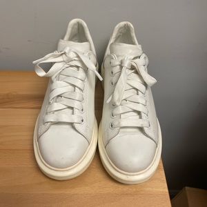 Alexander McQueen Overize Sneakers! Great condition White on White Size 38